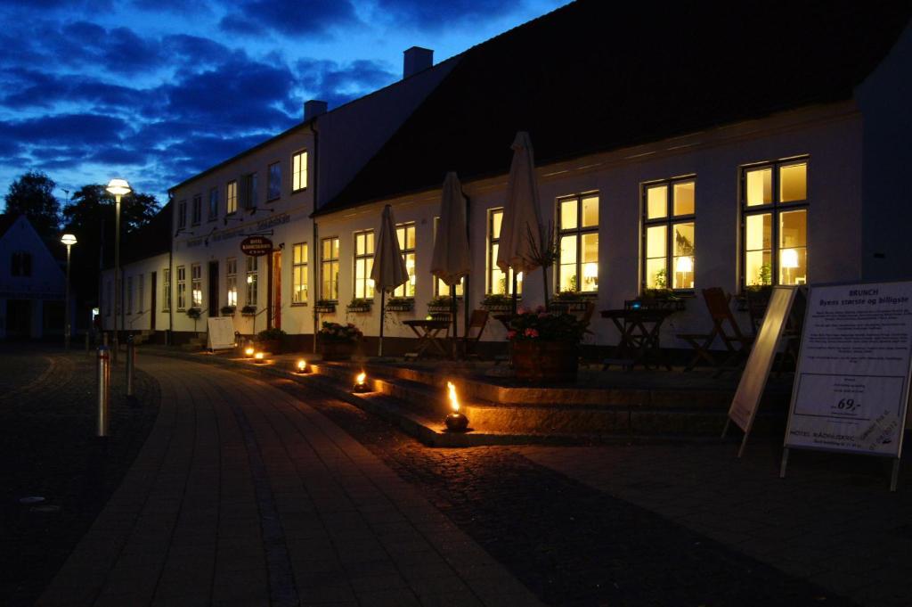 Hotel Radhuskroen Frederikssund Exteriör bild