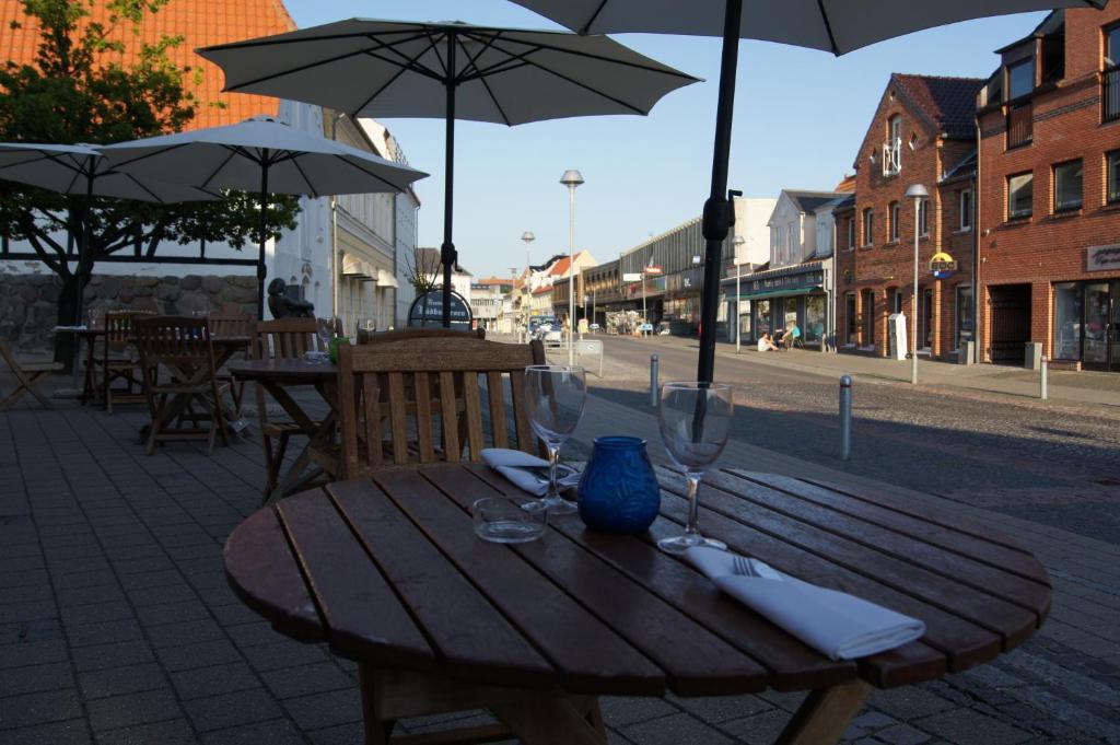 Hotel Radhuskroen Frederikssund Exteriör bild