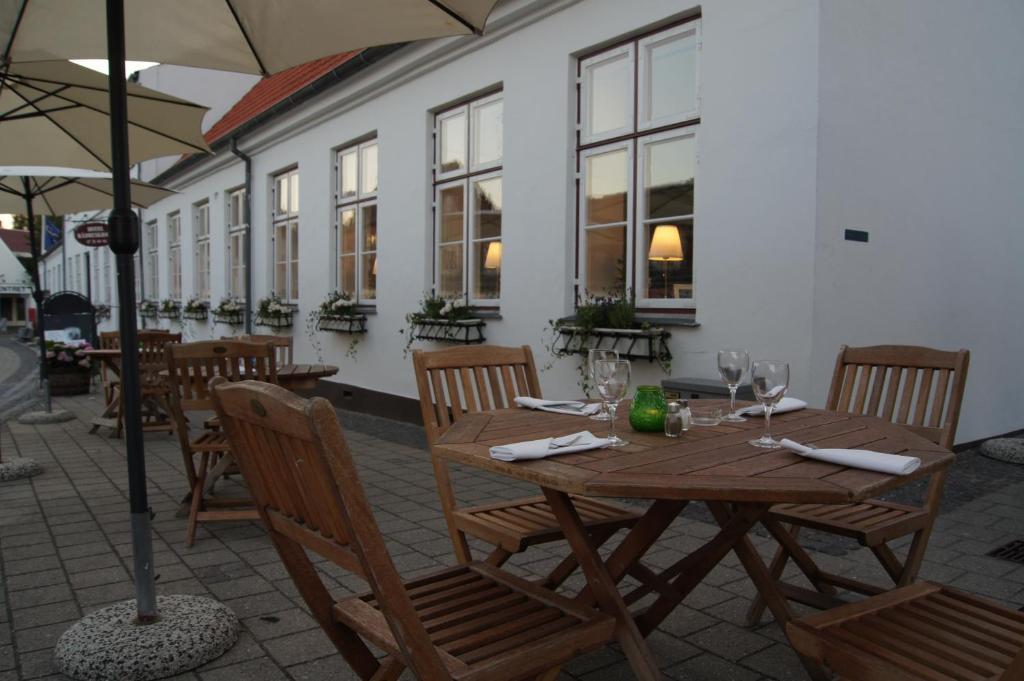 Hotel Radhuskroen Frederikssund Exteriör bild