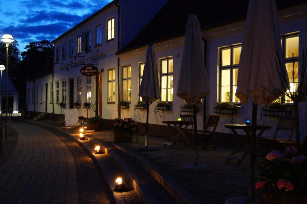 Hotel Radhuskroen Frederikssund Exteriör bild